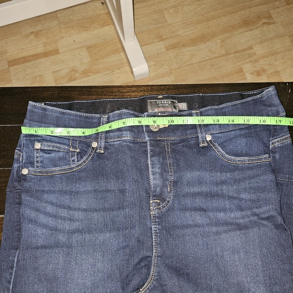 GUC TORRID SZ 16R BOMBSHELL SKINNY JEANS - Picture 2 of 3